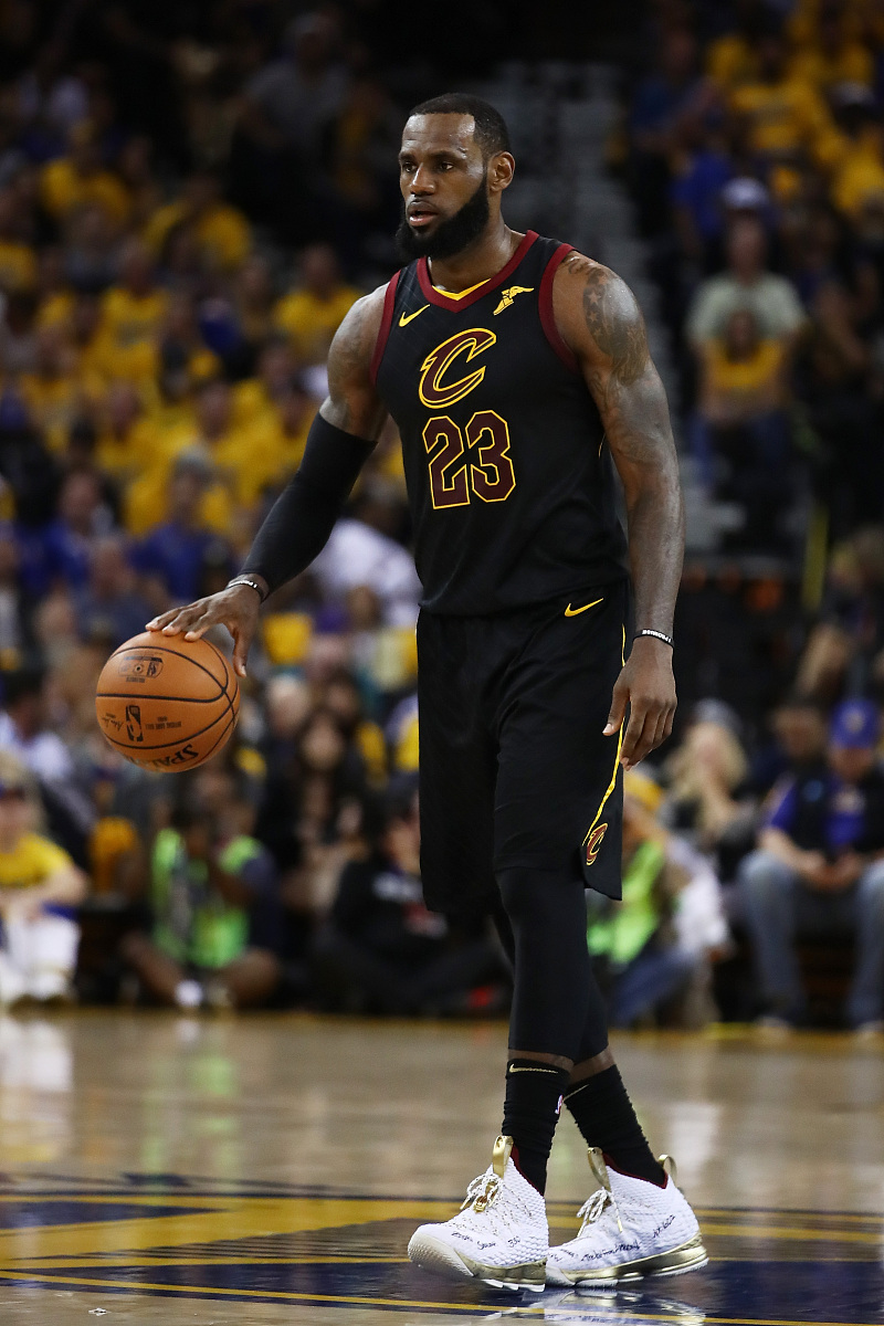 尼克斯逆转青岛队,詹姆斯高光表现 尼克斯逆转青岛队,詹姆斯高光表现