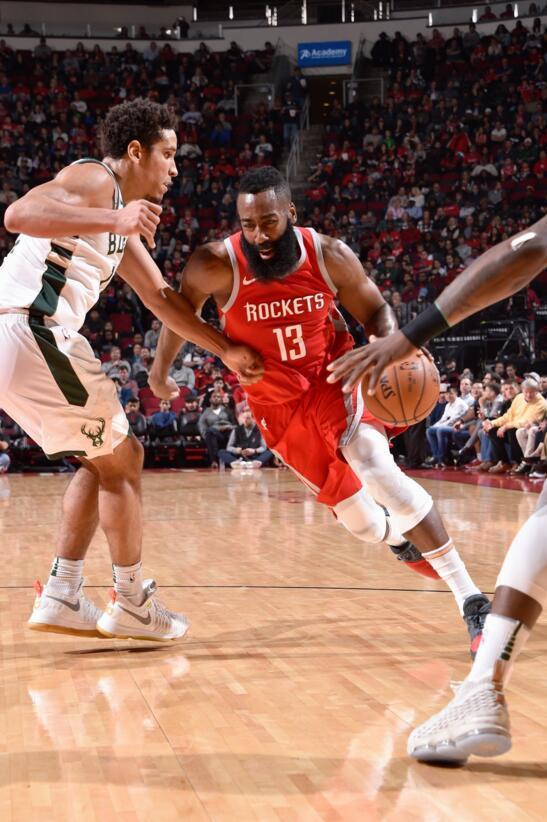 火箭翻盘北京队，詹姆斯扛起全队