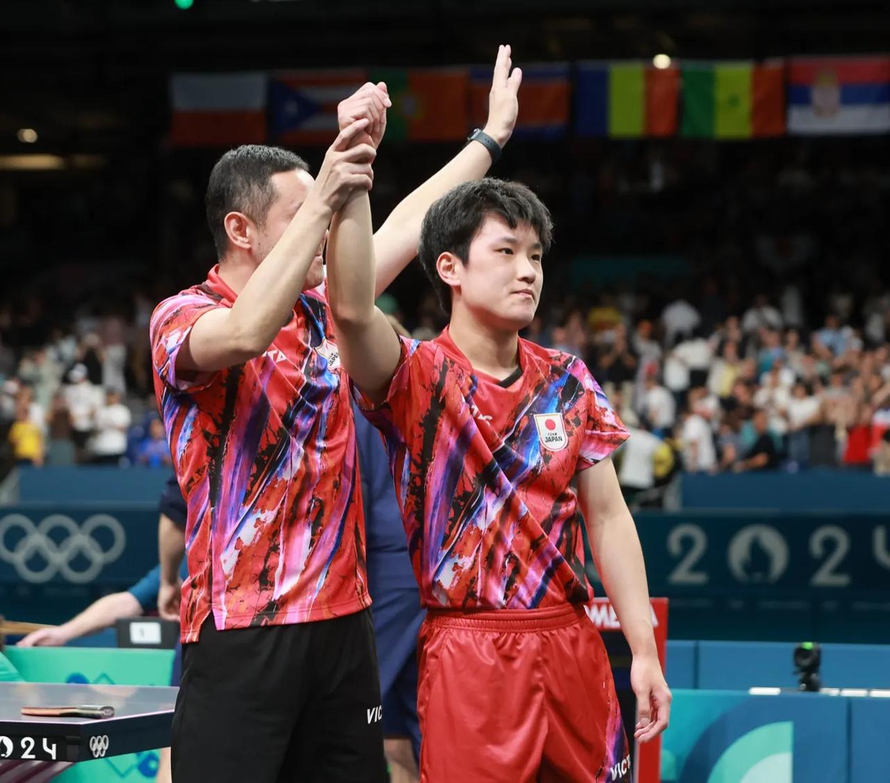 韩国队轻取奥地利队，张本智和点燃赛场