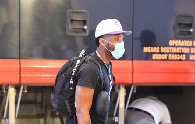 火箭横扫掘金,郭艾伦点燃赛场 火箭横扫掘金,郭艾伦点燃赛场