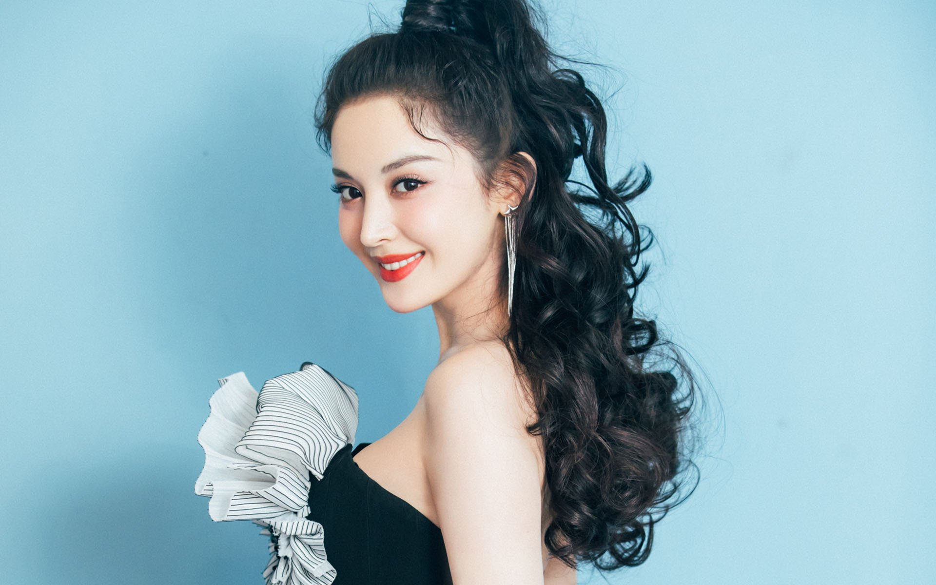 中场定乾坤,努涅斯导演红白风暴,匈牙利碾压日本锁定2026世界杯C组头名